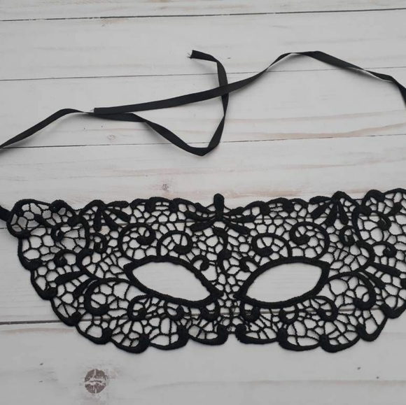 2/$30 NWOT Black Lace Face Mask Masquerade Halloween Party Costume Sexy Lingerie - Picture 1 of 2